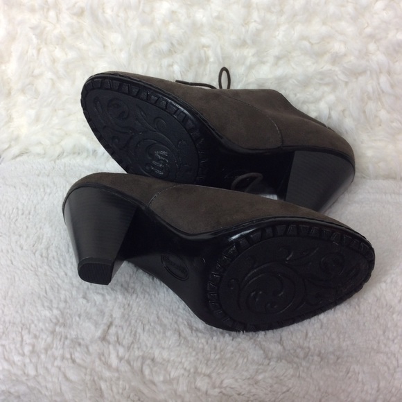 🍁🍁Sole Senseability Suede Lace up Shooties 9 - Picture 6 of 8